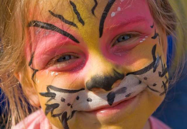 Face painting ©iStock.com/bryanmhaines